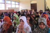 Barabai,30/5 - PELATIHAN KETERAMPILAN KERJA GRATIS - Pelatihan keterampilan gratis untuk pencari kerja dari Program Peningkatan Kualitas dan Produktivitas Tenaga Kerja diselenggarakan  Dinas Tenaga Kerja Transmigrasi dan Sosial (Disnakertransos), dibuka Asisten II Bidang Pembangunan dan Ekonomi H. Akhmad Tamzil Senin (30/5). Foto ANTARA/Fathurrahman