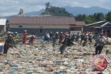 300 ton sampah  diangkut dari pesisir kota Bandarlampung