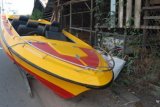Banjarmasin, 13/6 - SIAP KIRIM - Sebuah speed boat parkir di depan galangan milik H. Kaspul di Kuin Utara, Minggu (12/6) siap dikirim ke Samarinda, Kalimantan Timur. Speed boat panjang enam meter dan lebar 2,5 meter itu dijual Rp30 juta perunit.Fota ANTARA/Asmuni/A