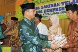 Samarinda (ANTARA News - Kaltim) - Wali Kota Samarinda, Syaharie Jaang mengukuhkan keluarga sakinah Samarinda 2011, kemarin. Pemilihan Keluarga Sakinah Tingkat Kota Tahun 2011
masing-masing, Juara I Kecamatan Sungai Kunjang, Juara II Samarinda Utara atas
pasangan H Muhyar dan Hj Saidatul, Juara III Samarinda Ilir pasangan Nursuud dan
Sagirah. Sedangkan Unit Pelayanan Percontohan KUA Prestasi masing-masing adalah,
Juara I KUA Samarinda Ulu, dengan Kepala KUA Johansyah BA. Juara II KUA
Samarinda Utara dengan Kepala KUA Arifin dan Juara III KUA Samarinda Ilir dengan
Kepala KUA Isa Ansari.

(Humas Samarinda)