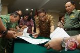 Kemenko Kesra Serahkan PNPM Mandiri Rp 2,5 M Untuk Sulut