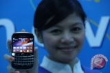 Indosat Operator Pertama Indonesia Serahkan Blackberry Bold 9900 (Dakota)  