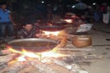 Balangan - MENGAWAH - Kebiasaan warga Inan, Kecamatan Paringin Selatan, Kabupaten Balangan bergotong royong 
