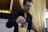 Kuta (Antara Bali) - Carsson Quinn, ahli dalam mencampurkan minuman keras berkadar alkohol 40 persen, membagikan pengalamannya kepada 100 bartender yang bekerja di hotel berbintang seluruh Bali, di Grand Istana Rama Hotel, Kuta, Jumat (20/1). FOTO ANTARA/IGK Agung W/12