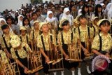 Musik angklung pikat peserta World Bamboo Congress