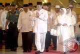 Presiden Susilo Bambang Yudhoyono menghadiri peringatan Hari Lahir ke-22 Ikatan Persaudaraan Haji Indonesia (IPHI) di Solo, Jateng, Senin (9/4) malam. Peringatan tersebut diikuti oleh perwakilan IPHI dari seluruh Indonesia. FOTO ANTARA/Andika Betha/nz/12 