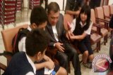 Pelajar SMP wawancarai anggota DPRD Sulut
