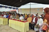 Silahturahmi Bupati Kubu Raya Muda Mahendrawan saat perayaan robo robo di Kecamatan Kubu.