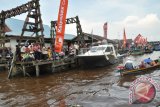 aktivitas sungai saat perayaan robo robo di Kecamatan Sungai Kakap