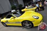 Taksi Ferarri dan Porsche