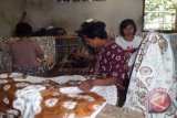 Perajin batik jumput Tahunan kembangkan batik campuran 