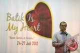 Menteri Perindustrian MS Hidayat memberikan sambutan saat membuka Pameran Batik Warisan Budaya Dunia di Kantor Kementerian Perindustrian, Jakarta, Selasa (24/7). Ajang pameran yang diikuti perajin batik dari berbagai daerah di Indonesia akan berlangsung hingga 27 Juli 2012. FOTO ANTARA/Andika Wahyu/pd/12. 