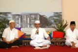 Samarinda (ANTARA News Kaltim) - Wali Kota Samarinda Syaharie Jaang saat mengisi ceramah "Pelangi Ramadhan" yang digelar Hastrama Group, pengembang perumahan Grand Mahakam, Jl Sirad Salman, Jumat (27/7). Wali Kota menekankan rasa cinta kota sebagai bagian dari iman, yang bisa ditampakkan dalam perbuatan sehari-hari, mulai membuang sampah, patuh rambu lalu lintas dan lainnya. Acara itu turut pula dihadiri Anggota DPR RI dari Kaltim Hetifah Sjaifudian. (Humas Pemkot Samarinda)