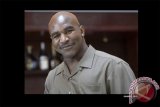 Mike Tyson unggah video latihan diikuti juga Holyfield