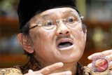 Habibie tepat tengahi kisruh partai golkar 