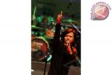 Kelompok musik Gigi saat tampil dalam konser Ngabuburit Bersama Anak Yatim yang di gelar di Gedung Pertunjukan Bulungan, Jakarta Selasa, (31/7). FOTO ANTARA/Teresia May/ss/nz/12