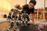 Mahasiswa Universitas Riau Pamerkan Robot Humanoid