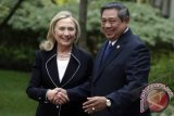 Presiden Susilo Bambang Yudhoyono (kanan) menerima kunjungan kehormatan Menteri Luar Negeri Amerika Serikat Hillary Clinton (kiri) di Kantor Kepresidenan, Jakarta, Selasa (4/9). FOTO ANTARA/Widodo S. Jusuf/Koz/pd/12. 