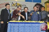 Lumentut hadiri soft opening Mwalk