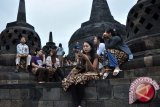 Turis Harus Pakai Batik Saat Kunjungi Borobudur dan Prambanan