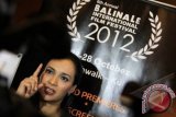 Pemain film Jakarta Hati, Shananz Haque memberi keterangan perihal terpilihnya Film Jakarta Hati sebagai film pembuka dalam Balinale International Film Festival pada konfrensi pers jelang festival film tersebut di Jakarta, Jumat , (12/10). Balinale International Film Festival 2012 merupakan festival film bertaraf internasional yang berlangsung 22-18 Oktober 2012 di Bali menampilkan 34 film dari berbagai genre, mainstream, dokumenter, independen, dan film pendek dari 14 negara. FOTO ANTARA/Teresia May/ed/pd/12