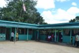 Kinabalu (ANTARA Kaltim) - Gedung SD program Community Learning Center (CLC) tempat anak TKI menimba ilmu di Sekolah Dasar (SD) Tunas Harapan Bangsa di wilayah Papar, Sabah, Malaysia. SD Tunas Harapan Bangsa yang memiliki 151 murid anak TKI itu merupakan salah satu dari 152 sekolah CLC di Sabah, Malaysia, yang mendidik anak-anak TKI yang bekerja di sejumlah perkebunan kelapa sawit.(Amirullah/ANTARA)