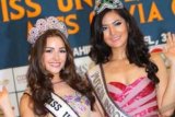 Jakarta (Antara Bali) - Miss Universe 2012 asal Amerika Serikat Olivia Culpo (kiri) dan Puteri Indonesia 2011 Maria Selena ( kanan) saat hadir dalam konferensi pers Miss Universe 2012 di Jakarta, Kamis (31/1). Olivia Culpo akan berada di Indonesia dalam lawatan kunjungan kerjanya sebagai Miss Universe selama 9 hari dan akan menghadiri malam puncak Pemilihan Puteri Indonesia 2012-2013 yang akan digelar pada 1 Februari mendatang. FOTO ANTARA/Teresia May/nym/2013.