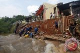 Pemprov Sumsel bantu korban longsor