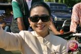 Kekayaan Indonesia Di Tangan Poppy Dharsono