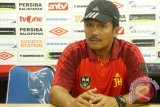 Pelatih Persiram Raja Ampat Jaya Hartono saat jumpa pers usai pertandingan timnya menghadapi tuan rumah Persiba Balikpapan yang berakhir 2-2. (Novi Abdi/ANTARA)