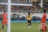 Ahmad Amiruddin (No.8) merayakan gol perdana Tim Mitra Kukar atas tamunya Persisam Putra Samarinda. Mitra Kukar menundukkan Persisam dengan skor 2-1 pada lanjutan Indonesia Super Liga (ISL) di Stadion Madya Aji Imbut, Tenggarong Seberang, Jumat (17/5). (Hayru Abdi/ANTARA Kaltim)