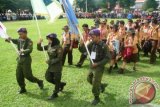 Kandangan, 2/5 - NAPAK TILAS PROKLAMASI 17 MEI 1949 - DPD KNPI Kabupaten Hulu Sungai Selatan, bekerja sama dengan pemerintah daerah setempat, akan menggelar kegiatan Napak Tilas Luran Teks Proklamasi Gubernur Tentara ALRI Divisi IV Pertahanan Kalimantan, 17 hingga 20 Mei mendatang. Para peserta akan melintasi wilayah empat kecamatan, masing-masing Kandangan Kota, Telaga Langsat, Padang Batung dan Loksado yang merupakan rute Tentara ALRI Divisi IV Pertahanan Kalimantan saat membuat, membawa dan mempertahankan Teks Proklamasi 17 Mei 1949. Foto: ANTARA/Rusmanadi