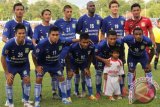 Tim Persiba Balikppan sebelum bertanding melawan Persisam Putra Samarinda. Persiba ditahan imbang tamunya Persisam 1-1 dalam pertandingan lanjutan Indonesian Super League (ISL) di Balikpapan, Selasa (21/5). (Novi Abdi/ANTARA)