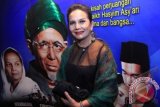 Aktris Christine Hakim pemeran tokoh Nyai Kapusaat menghadiri penayangan film Sang Kyai di Epicentrum XXI, Kuningan, Jakarta, Selasa (21/5). Film yang mengangkat kisah kepahlawanan dan nilai teladan tokoh pahlawan nasional dan pendiri NU KH Hasyim Asyari tersebut, Christine Hakim berperan sebagai Nyai Masruroh atau Nyai Kapu yang merupakan istri KH Hasyim Asyari. ANTARA FOTO/Teresia May