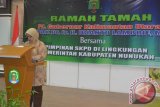 Wakil Bupati Nunukan, Hj Asmah Gani, saat memberikan sambutan pada acara ramah tamah dengan Pejabat Gubernur Kaltara, Dr Ir H Irianto Lambrie MSi di Kantor Bupati Nunukan, Selasa (4/6) malam. (M Rusman/ANTARA)     
