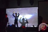 Grup musik Slank, menggelar konser secara indoor di Aston Hotel Pontianak, Selasa (25/6) malam. Slank berkolaborasi dengan penyanyi Raisa Andriana dan Citra Scholastika. 