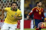 Kostum Brazil-Spanyol Untuk Mandela