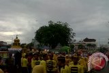 Ribuan pelajar mulai dari SD hingga SMA dan sederajat di Kota Pontianak, Provinsi Kalimantan Barat, mengikuti pawai taaruf, baik berjalan kaki atau naik kendaraan hias dalam menyambut bulan Ramadhan 1434 Hijriah di Jalan Rahadi Oesman Pontianak.Fot Antara/ Andilala