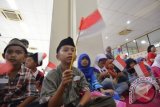 Anak-anak dari keluarga pengikut Ahmadiyah mengikuti peringatan Hari Anak Nasional dari Kelompok Minoritas di gedung LBH Jakarta, Sabtu (27/7). Acara itu merangkul anak-anak dari kelompok minoritas untuk merayakan Hari Anak Nasional dengan tema "Suara Anak Suara Hati". ANTARA FOTO/Fanny Octavianus
