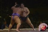 Atlet Sumo Terkemuka Jepang Kenakan Yukata Batik