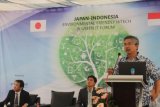 Bandung, 26/8 (Antara) - GREEN  IT -  Ardinal, pimpinan Infiniti Group sedang memberikan paparannya pada Forum Hi-tech & IT Indonesia - Jepang di yang digagas Bandung Techo Park dan GIPC Jepang, di Telkom University Convention Hall, Bandung, Senin.(Syarif Abdullah)