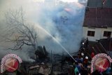 Fire Guts 24 Semi-permanent Houses In Makassar 