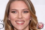 Scarlett Johansson tunangan dengan jurnalis Prancis