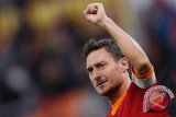 Totti Naikkan Roma Ke Puncak Klasemen