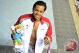 Siman Sudartawa pembawa bendera Indonesia pada pembukaan Asian Games