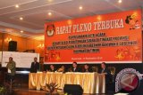 Suasana rapat pleno terbuka rekapitulasi penghitungan suara dan penetapan pasangan caLon terpilih Gubernur dan Wakil Gubernur Kalimantan Timur 2013-2018 yang berlangsung di Hotel Senyiur Samarinda, Rabu (18/9). (Amirullah/ANTARA) 