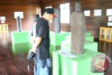 Enam batu bertulis yang dibuat para Brahmana mengisahkan tentang kebesaran dan kekuatan Sang Maha Raja Mulawarman. Benda-benda bersejarah dari situs Kerajaan Mulawarman Ing Martadipura itu tersimpan rapi di Museum Mulawarman yang terletak di kawasan Gunung Brubus Desa Muara Kaman Ulu, Kecamatan Muara Kaman, Kabupaten Kutai Kartanegara, Kalimantan Timur. (Johan A Hakim/ANTARa Kaltim)