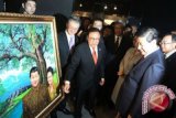 Dipo Alam lukis Presiden China berbatik 