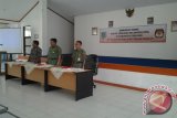 Tanjung, 21/10 - Komisi pemilihan umum Tabalong menggelar bimbingan teknis   bagi panitia pemilihan kecamatan (PPK), Senin di aula Badan Kepegawaian Daerah (BKD) setempat. Bimtek  yang diikuti  60 panitia pemilihan kecamatan (PPK)   bertujuan memberikan pemahaman dan perbekalan terkait pelaksanaan pemilu di tingkat kecamatan. Kegiatan ini dibuka secara langsung oleh Bupati Tabalong, Rachman Ramsyi dihadiri Ketua KPU Tabalong, Fahriansyah dan sekretaris KPU, Suparman. Foto:Antara/Herlina Lasmianti 