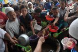 Bubur Asyuro diserbu warga Palembang